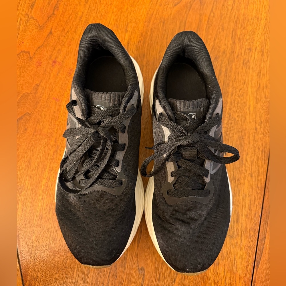 New Balance Women's Fresh Foam Arishi Running Sneakers Black/Gold - Picture 5 of 8